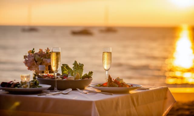 Sunset vs. Sunrise Cruise: Which is the Best Time to Charter a Yacht in Dubai