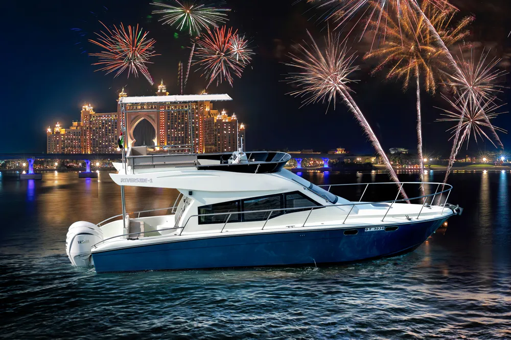 40ft Yacht - Riverside