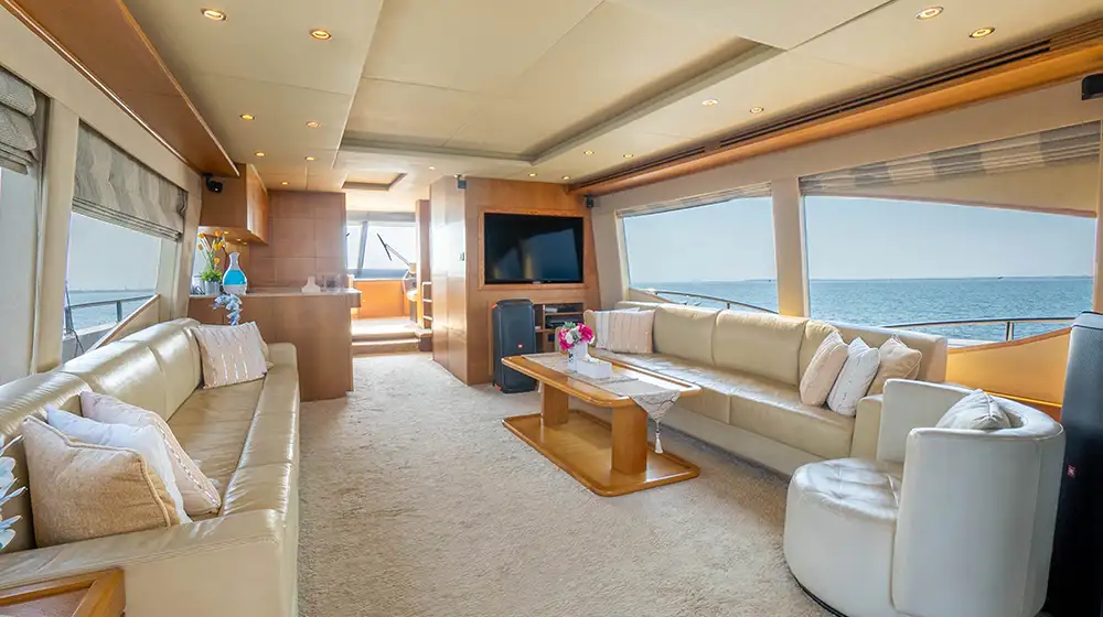 luxury 85ft yacht durretti sailing in Dubai