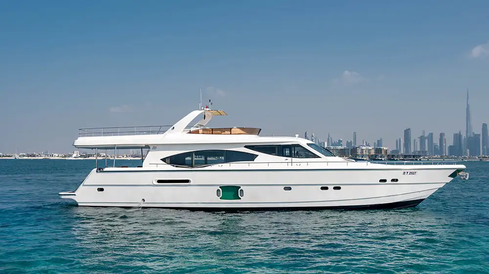 luxury 85ft yacht durretti sailing in Dubai